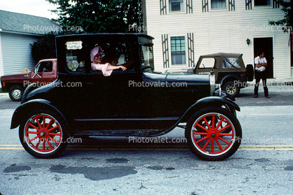 1926 Ford Model T, car, Sulfer Springs Sesquicentennial Parade, Tiro-Auburn, Ohio, July 1983, 1980s