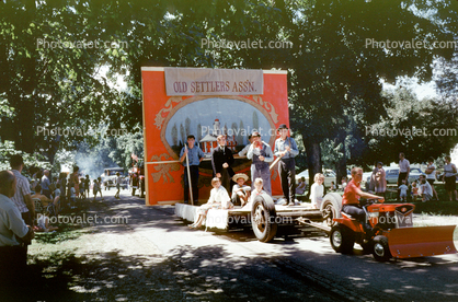 Old Settlers Association, Tractor, Float