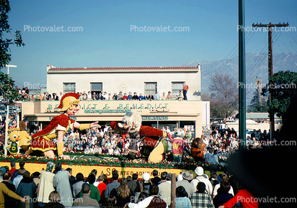 Trojan Float, ducks, Benedici & Benedict, Crowds, people, AAWU, A Scented Adventure, Trojan, University of Southern California, USC, January 1968, 1960s