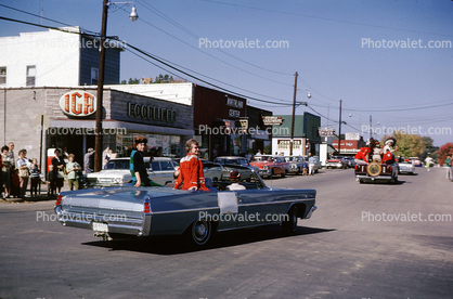 1963 Pontiac Catalina, IGA Foodliner Grocery Store, Harrison, 1960s