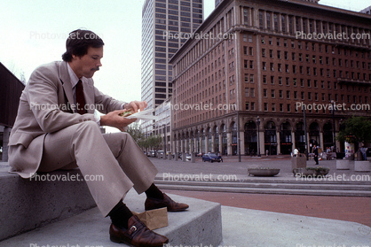 Man, Male, Suit, Lunch, Eating, Sitting