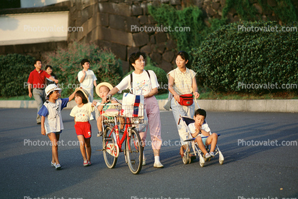 Brother, Sister, Siblings, Family, Woman, Women, Stroller, Imperial Palace Park, Tokyo