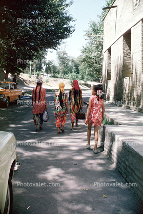 Girls Walking, Samarkand