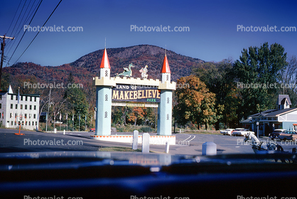 Land of Make Believe Park, Dragonslayer, Knight in Shining Armor, Dragon, Hope Township, New Jersey, October 1964, 1960s