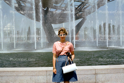 Woman, Water Fountain, aquatics, Unisphere, New York Worlds Fair, 1964, 1960s