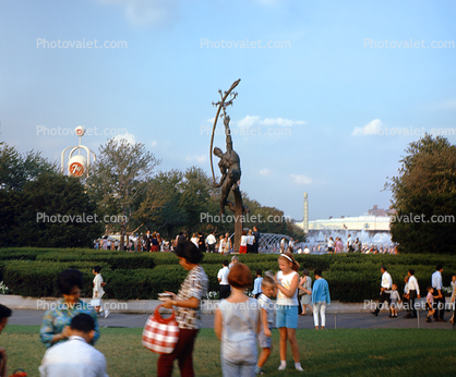 Rocket Thrower, Statue, Man, Bronze sculpture, New York World's Fair, 1964, 1960s