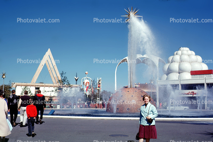 Solar Fountain, spray, Woman
