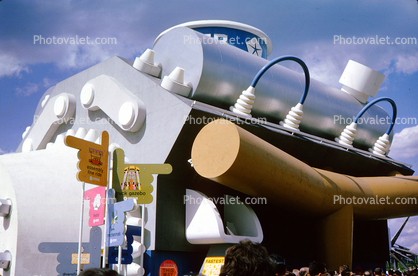 Giant Engine, Chrysler Motor Pavilion