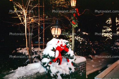 wreath, snow, lamp, cold, dark, night, nighttime