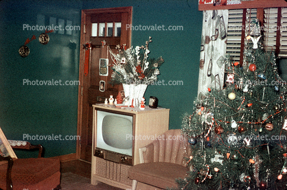Television, Flowers, Presents, Decorations, Ornaments, Tree, Christmas Tree decorated, 1950s