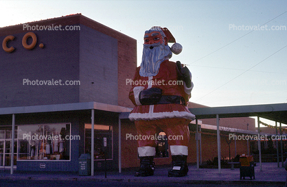 Santa Claus giant, shopping center, buildings, mall