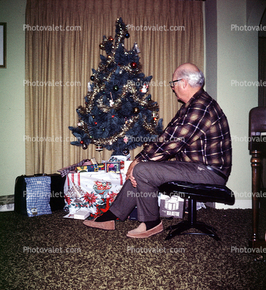 Presents, Decorations, Ornaments, Tree, man, grandpa, curtain