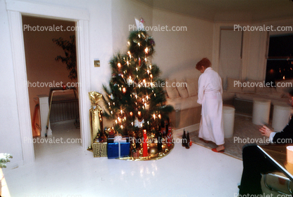 285-Missouri Street, Potrero Hill, Presents, Decorations, Ornaments, Tree, Christmas Tree decorated