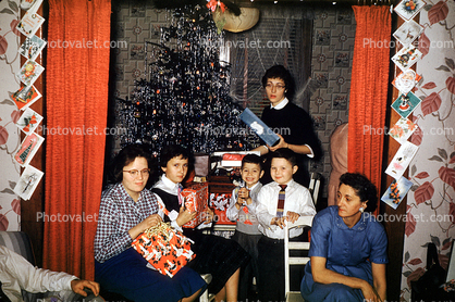 tree, boy, mother, girl, presents, 1950s