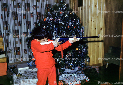 Gun, Tree, Presents, Gift, nightwear, Boy, Decorations, Ornaments, 1950s, 1940s