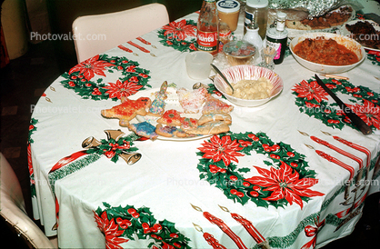 Dinner, table setting, wreath, bells, cookies, gingerbread men, tablecloth, 1950s