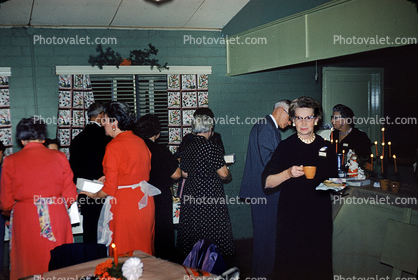 Cider, maids, buffet food line, 1940s