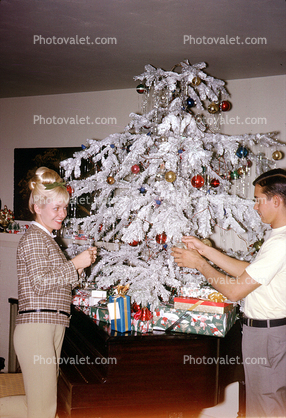 Woman, Man, decorating a Frosted Tree, Tree, Presents, Gifts, Decorations, Ornaments, 1960s