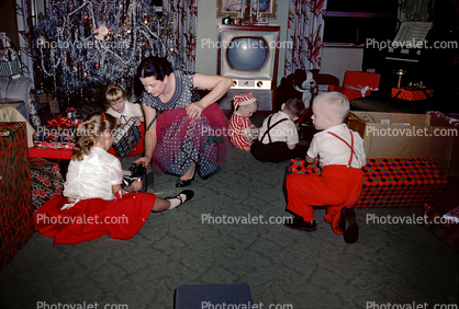 Girls, Boys, television, Mother, siblings, 1950s