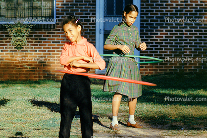 Hoola-Hoop, Hula Hoop, Twirling, Girls, Backyard, Hoola Hoop, Hulahoop, September 1958, 1950s