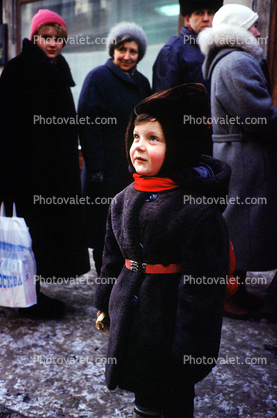 Waiting for Food, snow, ice, cold, girl, Moscow, 1950s