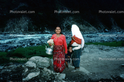 Sun Kos River, cooking, Araniko Highway, In the Himalayas in Nepal