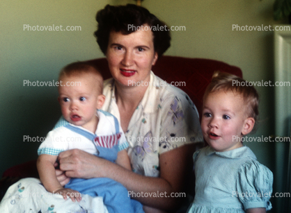 Vonda Roberts and Children, Eugene Oregon, 1940s