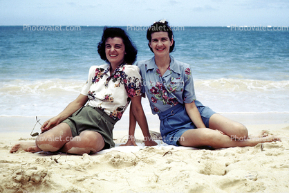 Beach, Ocean, Sand, Ladies, Friends, 1940s
