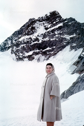 Lady in a Coat, Jungfrauhof