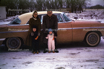 Family, Cars, vehicles, Mother, Father, Dad, Mom, Child, Children, 1950s