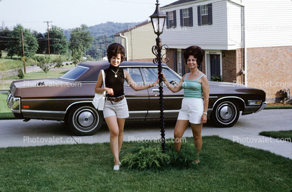 Home, house, garage, front yard, lawn, Cars, vehicles, July 1973, 1970s