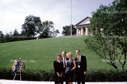 Wreath, government building, formal dress, suit, ties, Men, Women, group, 1950s