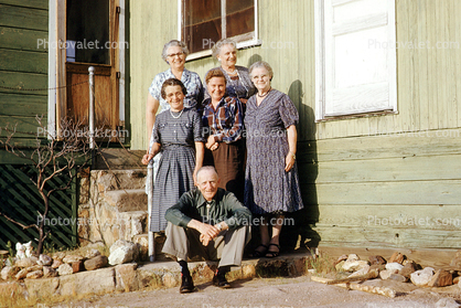 Women, Men, house, 1940s