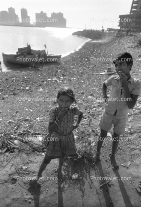 Children Picking Trash, Beach, Back Bay, Badhawar Park, Khroorow Baug, Mumbai