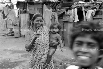 Mother and her daughter, girl, slums, shacks, shanty town, Mumbai, India