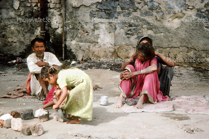 Picking Lice from the scalp, girl, woman, man, Mumbai