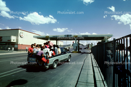 border patrol, USA Mexican border, Crossing Station, road, cars, Rio Grande River, El Paso Texas, Mexico