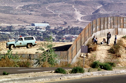 Wall, Illegal immigrant, border patrol