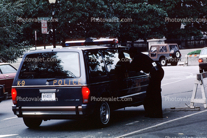 K-9, squad car, USt Secret Service, Uniformed Division, Plymouth Voyager Van