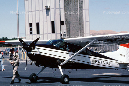 N8282Q, Cessna A185F, police aircraft, Highway Patrol, CHP, Skywagon, June 18 1995