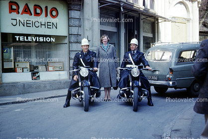 Jneichen Radio Store, Woman, Radio Store, Polezei, 1950s