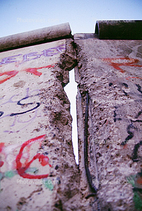 Crack in the Wall, Dagger, Berlin Wall, Iron Curtain