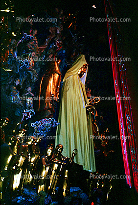 Mother Mary, Altar