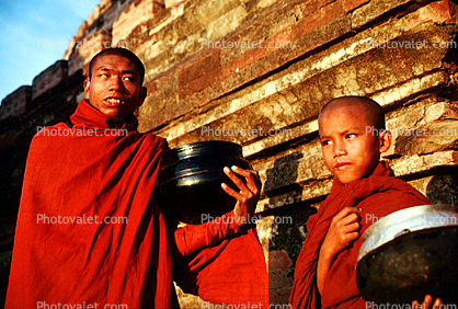 Boy, Monk, man, male, Shwezigon Pagoda, Bagan