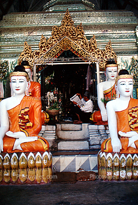 Statue, Shwedagon Pagoda, Yangon