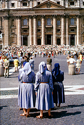 Nuns, Saint Peter Square
