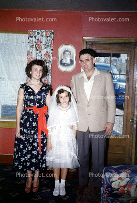 Mother, Daughter, Father, First Holy Communion, girl, dresses, formal, 1940s
