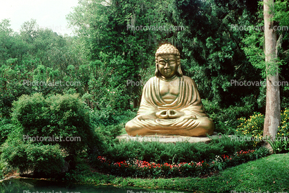 Golden Buddha, Statue