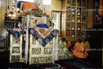 Shrine, Altar