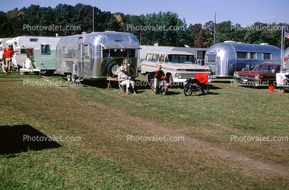 1962 GMC Suburban, Aluminum Trailers, Streamline